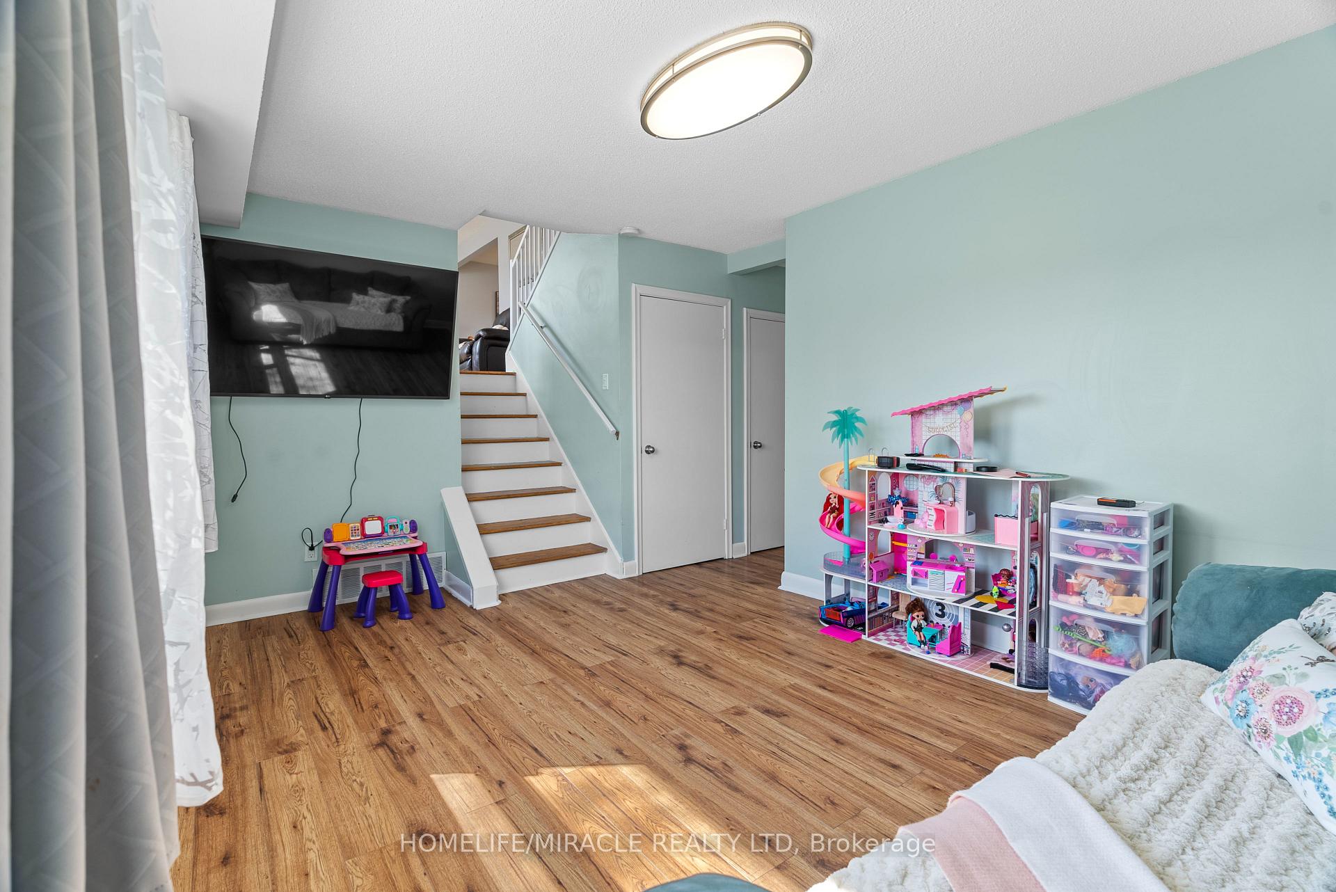 Photo 14 of 1013 Brucedale Avenue E, Hamilton, Sherwood — HOMEH