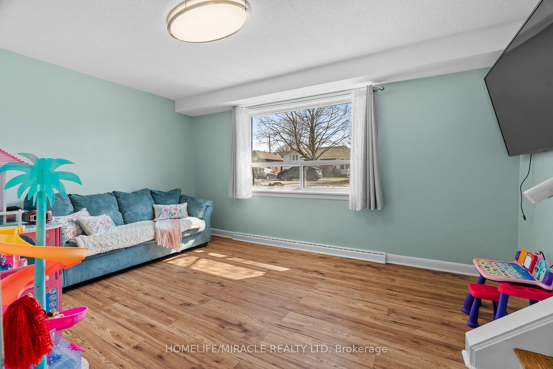 Photo 11 of 1013 Brucedale Avenue E, Hamilton, Sherwood — HOMEH