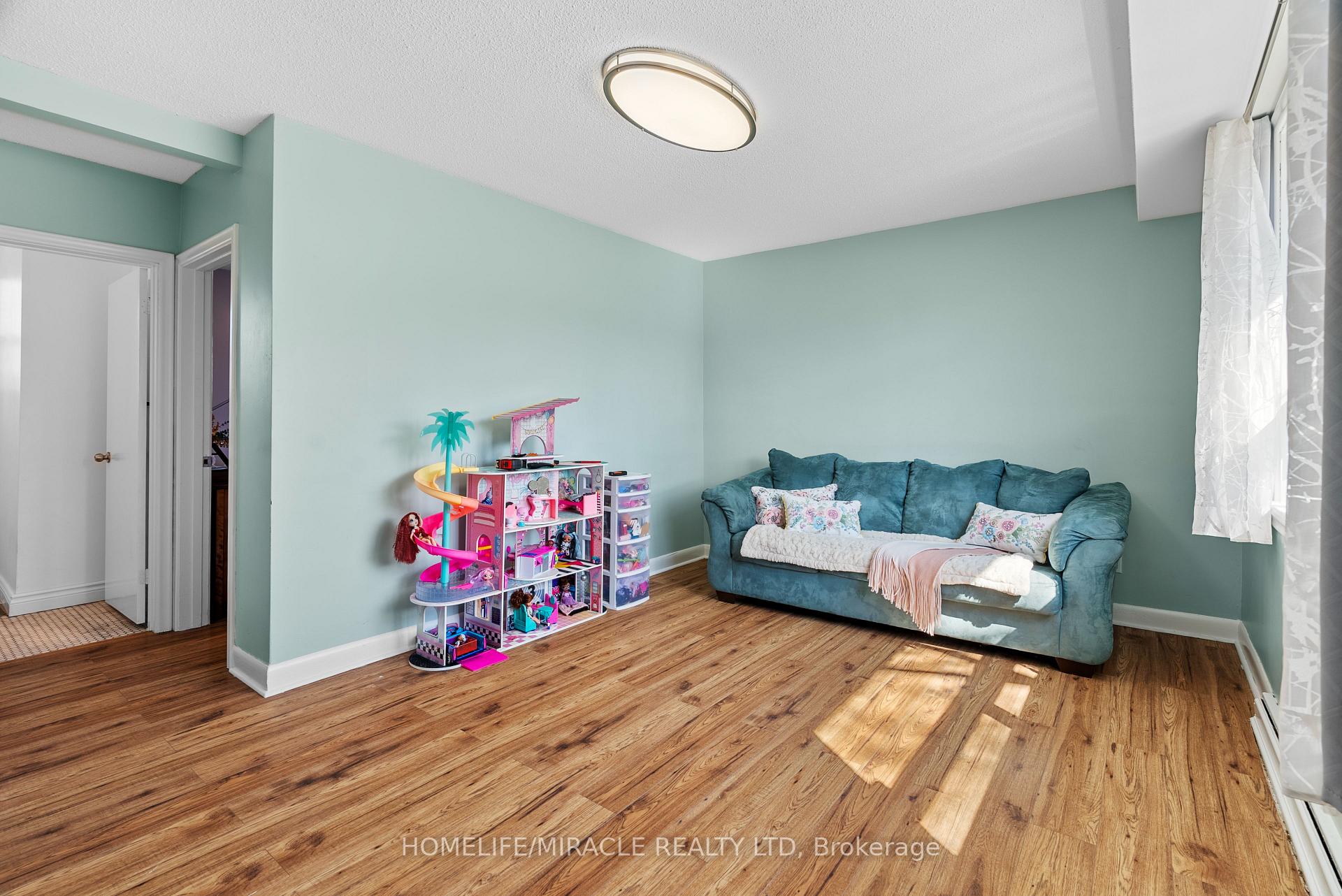 Photo 19 of 1013 Brucedale Avenue E, Hamilton, Sherwood — HOMEH