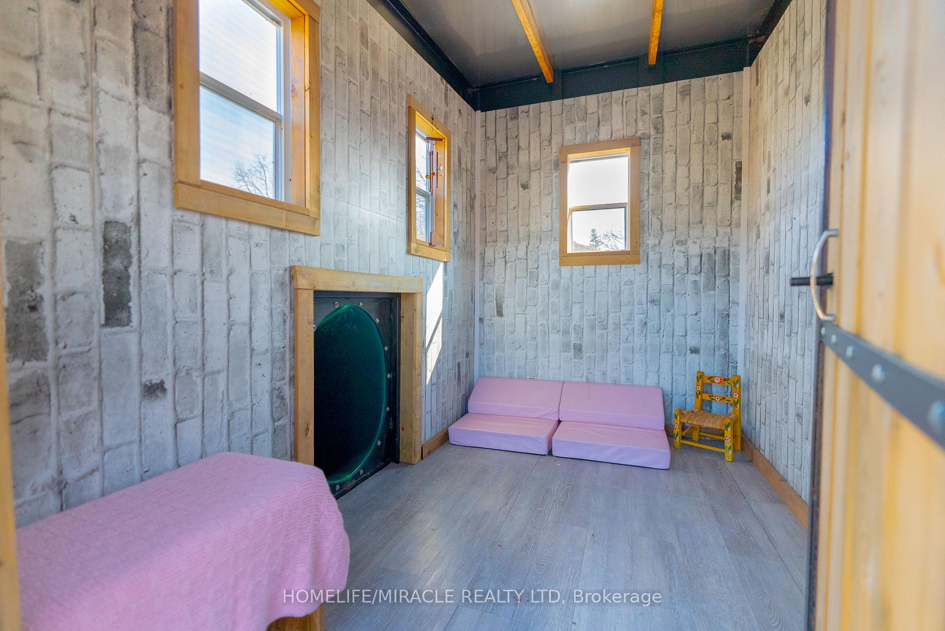Photo 23 of 1013 Brucedale Avenue E, Hamilton, Sherwood — HOMEH