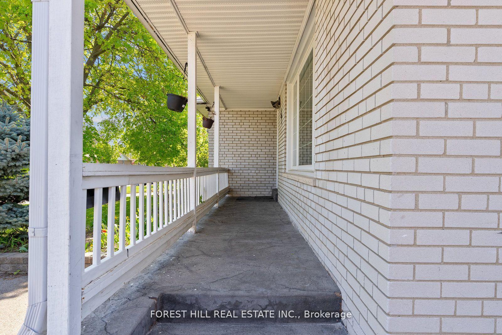 Photo 5 of 47 Kingsmere Crescent, Brampton, Northwood Park — HOMEH