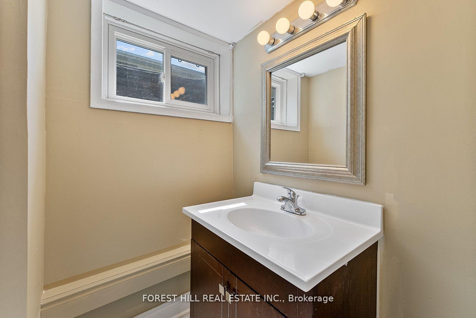 Photo 35 of 47 Kingsmere Crescent, Brampton, Northwood Park — HOMEH