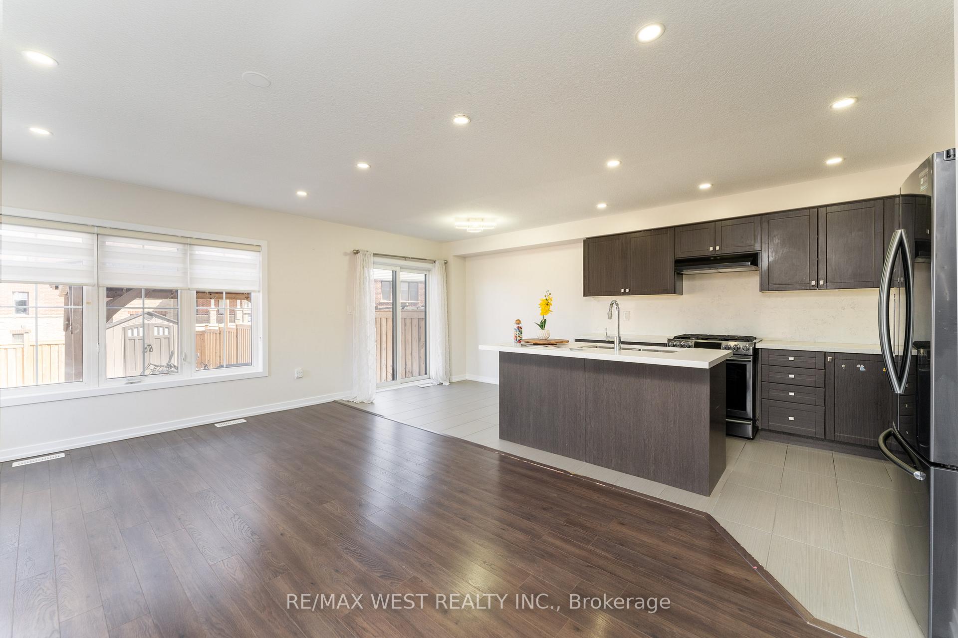Photo 13 of 2 Scarletwood Street, Hamilton, Stoney Creek Mountain — HOMEH