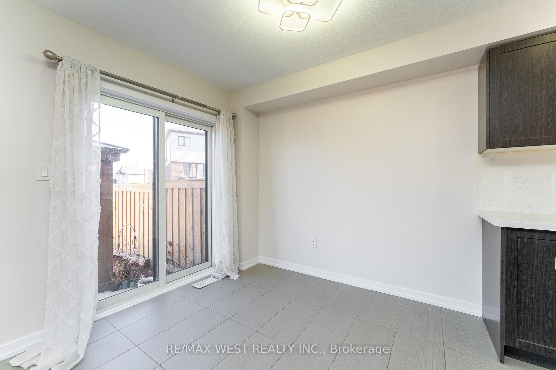 Photo 7 of 2 Scarletwood Street, Hamilton, Stoney Creek Mountain — HOMEH