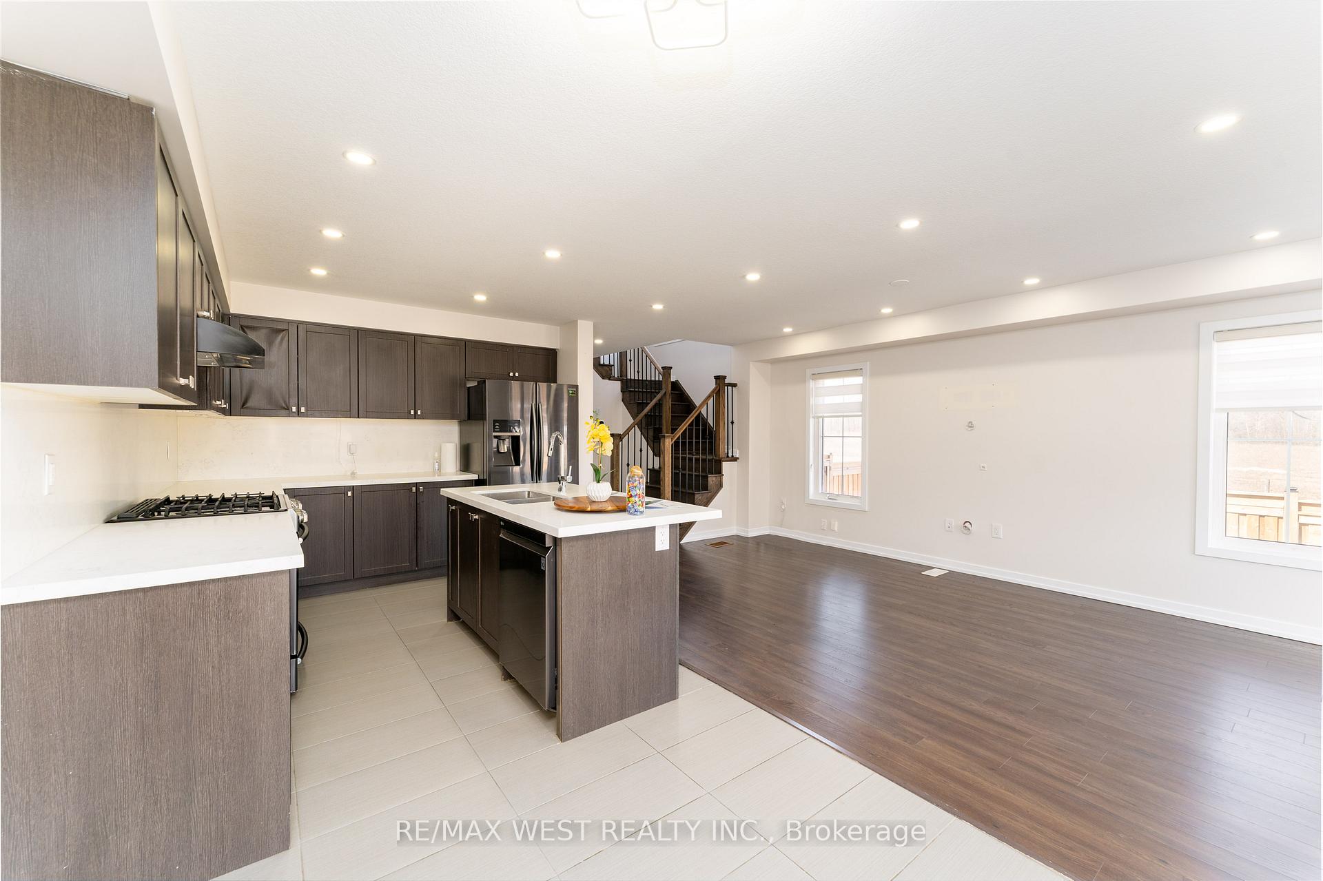 Photo 23 of 2 Scarletwood Street, Hamilton, Stoney Creek Mountain — HOMEH