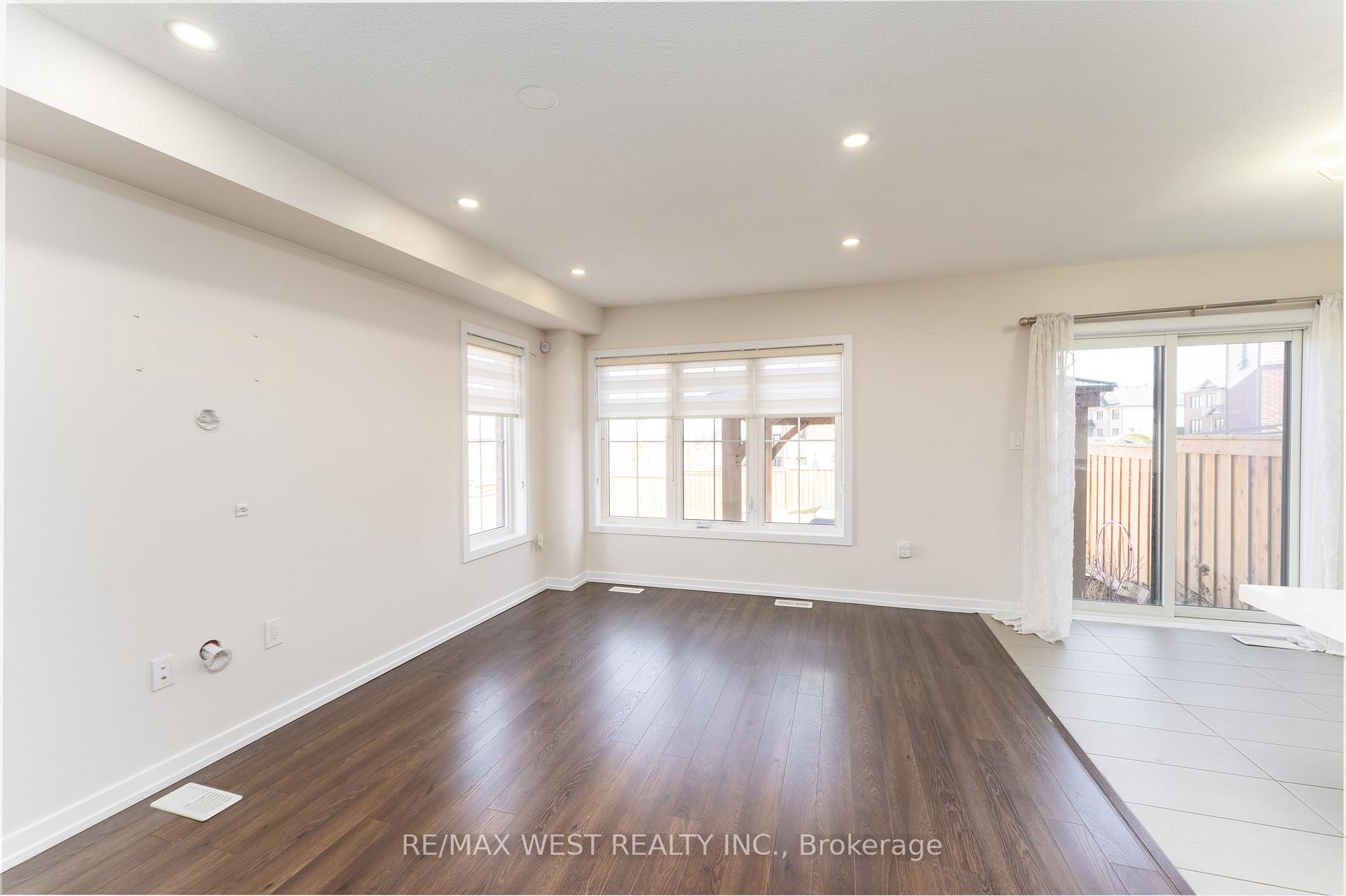 Photo 22 of 2 Scarletwood Street, Hamilton, Stoney Creek Mountain — HOMEH