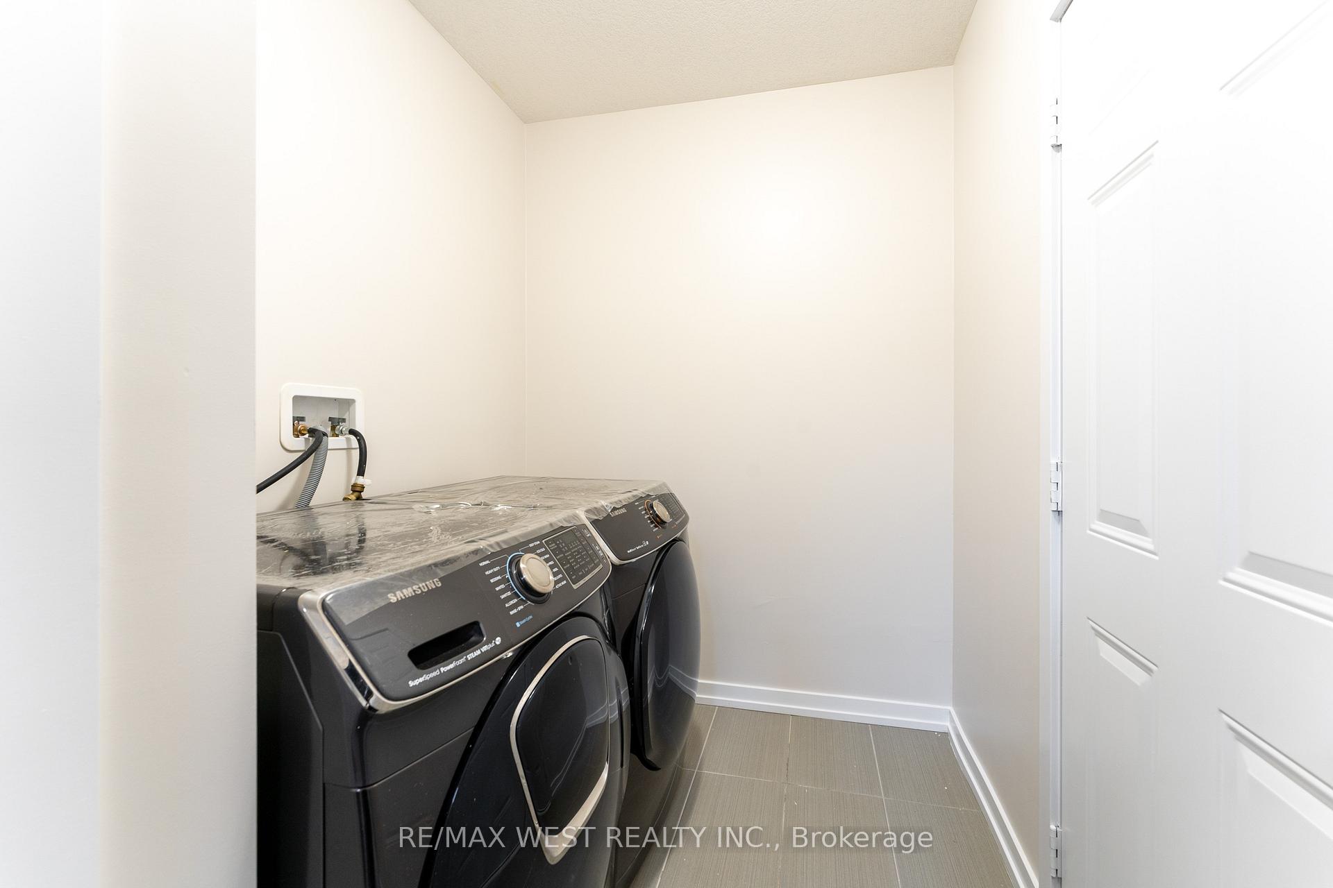 Photo 10 of 2 Scarletwood Street, Hamilton, Stoney Creek Mountain — HOMEH
