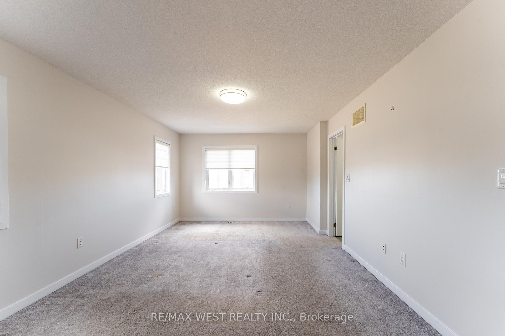 Photo 6 of 2 Scarletwood Street, Hamilton, Stoney Creek Mountain — HOMEH