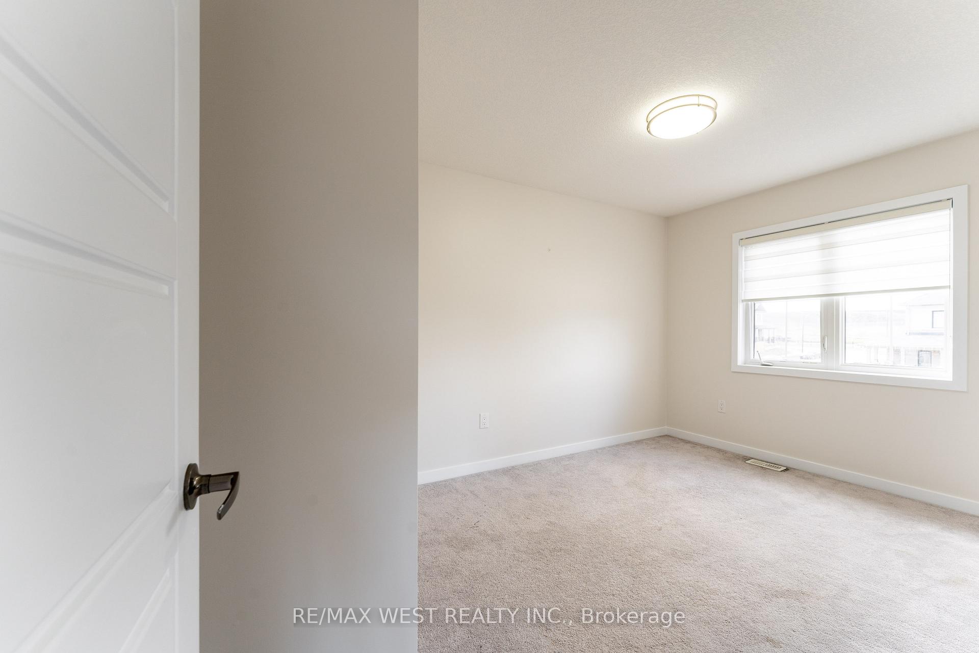 Photo 11 of 2 Scarletwood Street, Hamilton, Stoney Creek Mountain — HOMEH