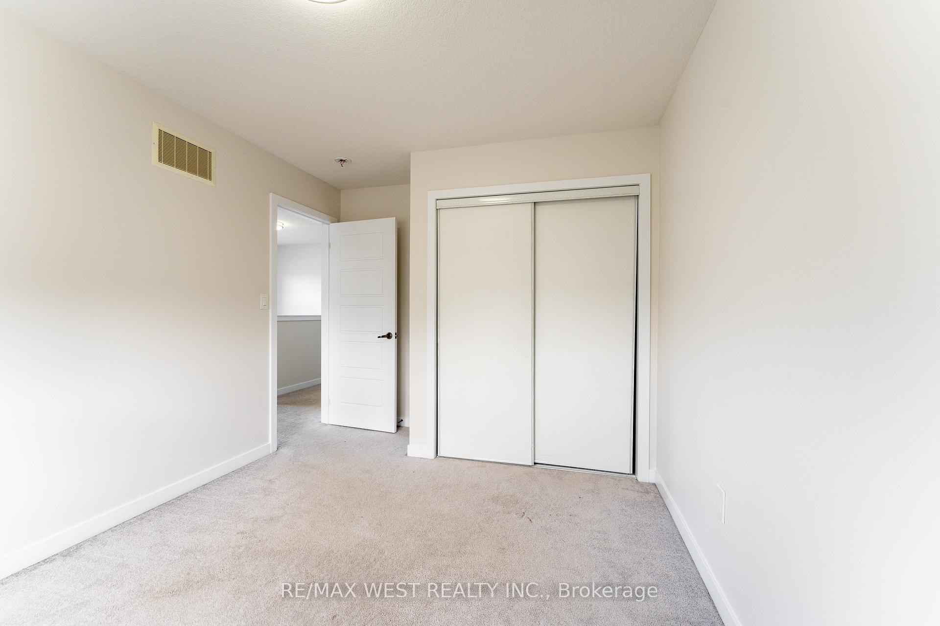 Photo 4 of 2 Scarletwood Street, Hamilton, Stoney Creek Mountain — HOMEH