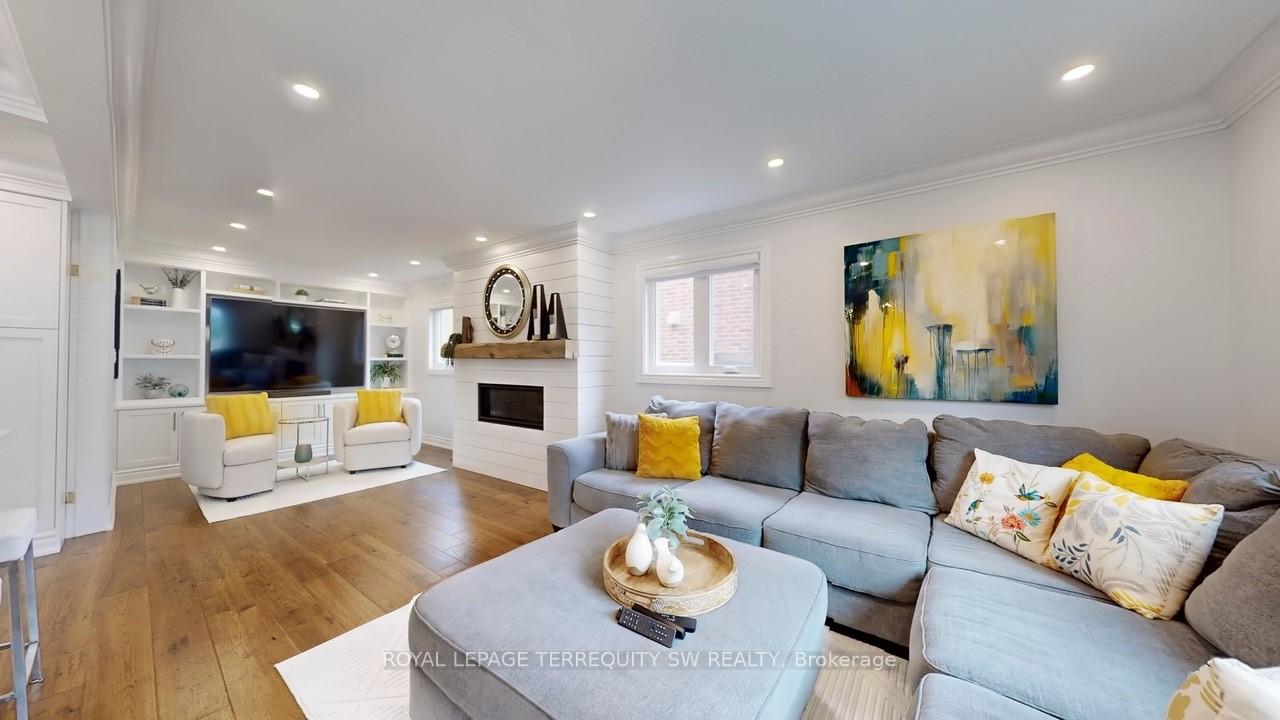 Photo 4 of 31 Bryant Road, Markham, Markham Village — HOMEH
