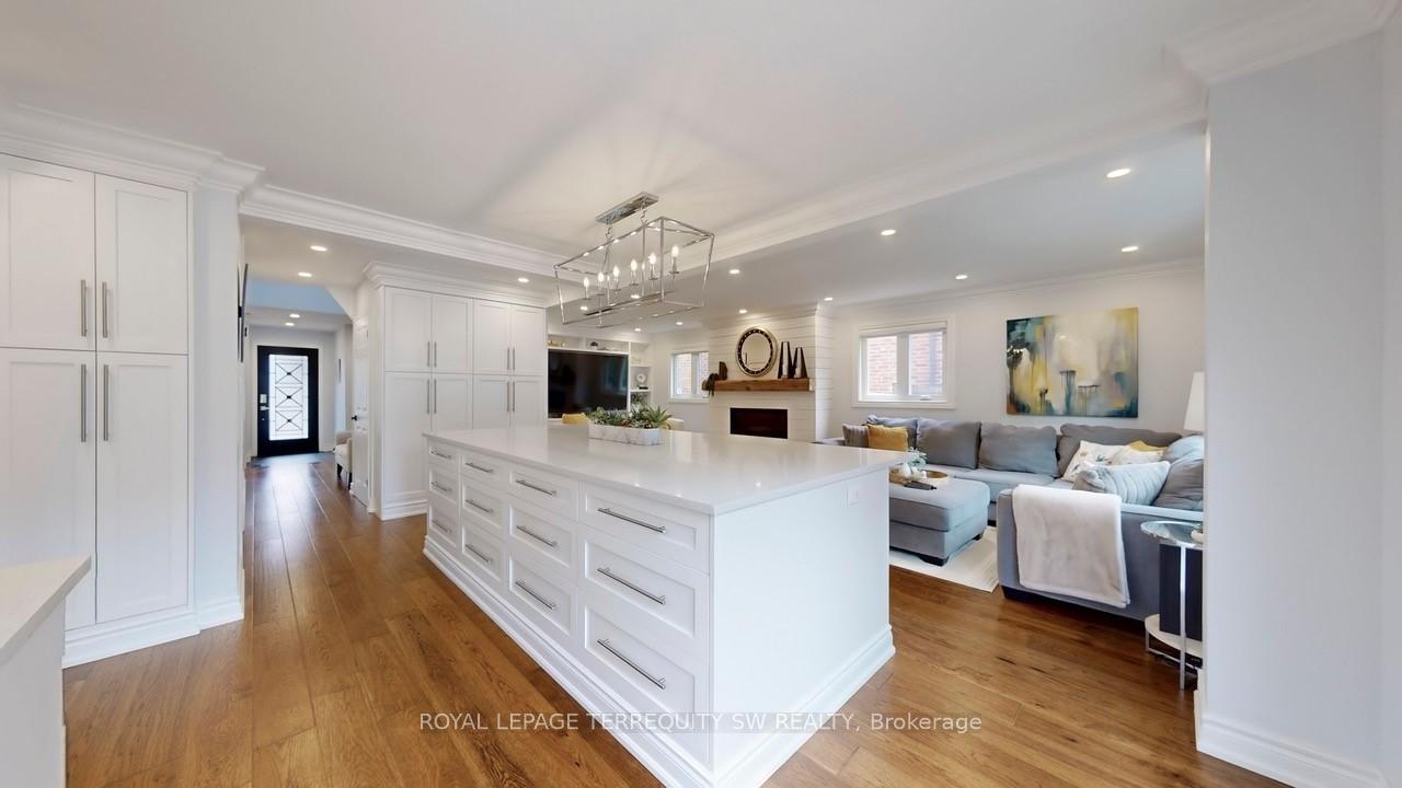 Photo 2 of 31 Bryant Road, Markham, Markham Village — HOMEH