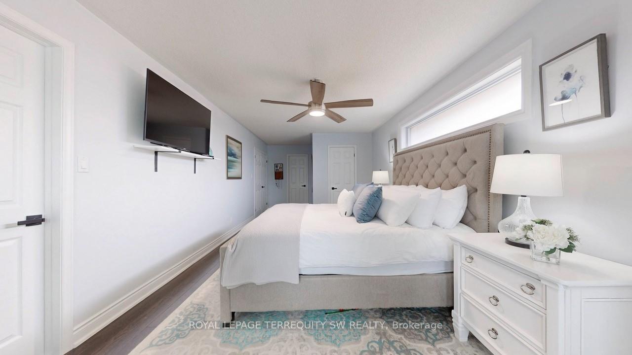 Photo 3 of 31 Bryant Road, Markham, Markham Village — HOMEH