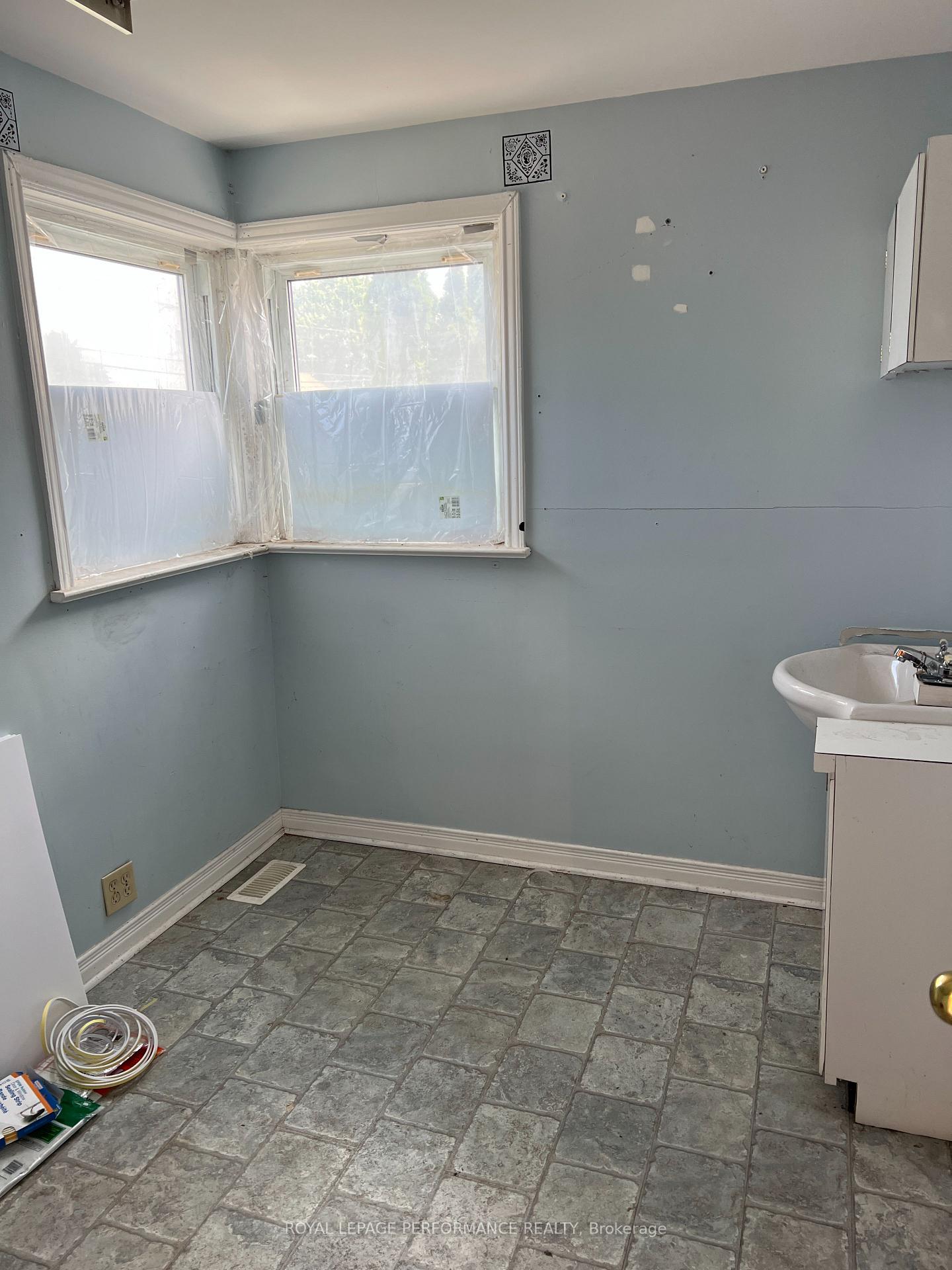 Photo 3 of 1138 Pitt Street, Cornwall — HOMEH