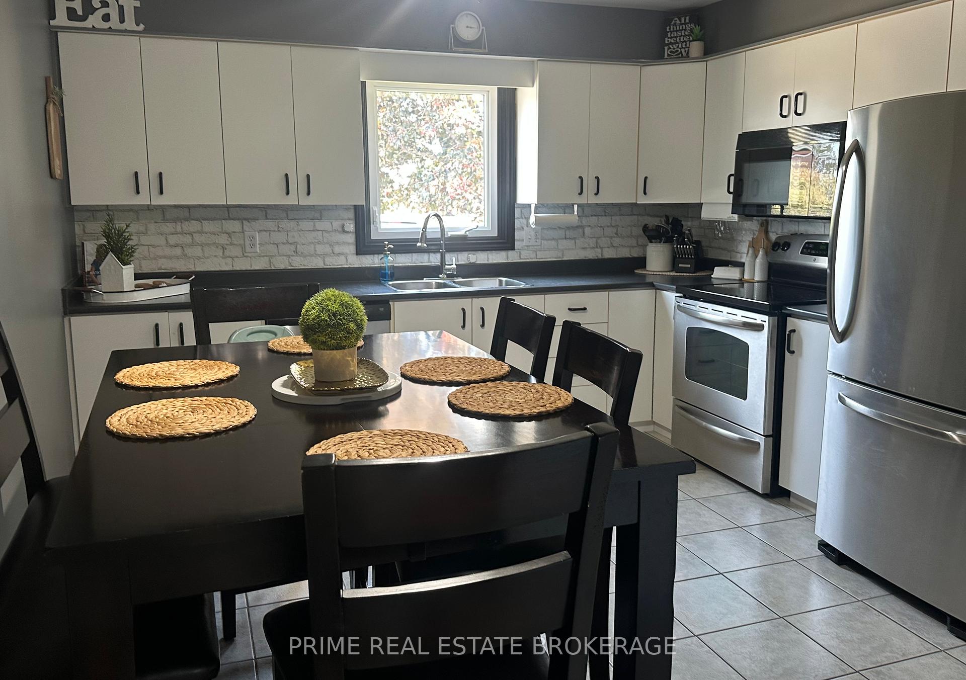 Photo 5 of 35 Athlone Road, Chatham-Kent, Tilbury — HOMEH