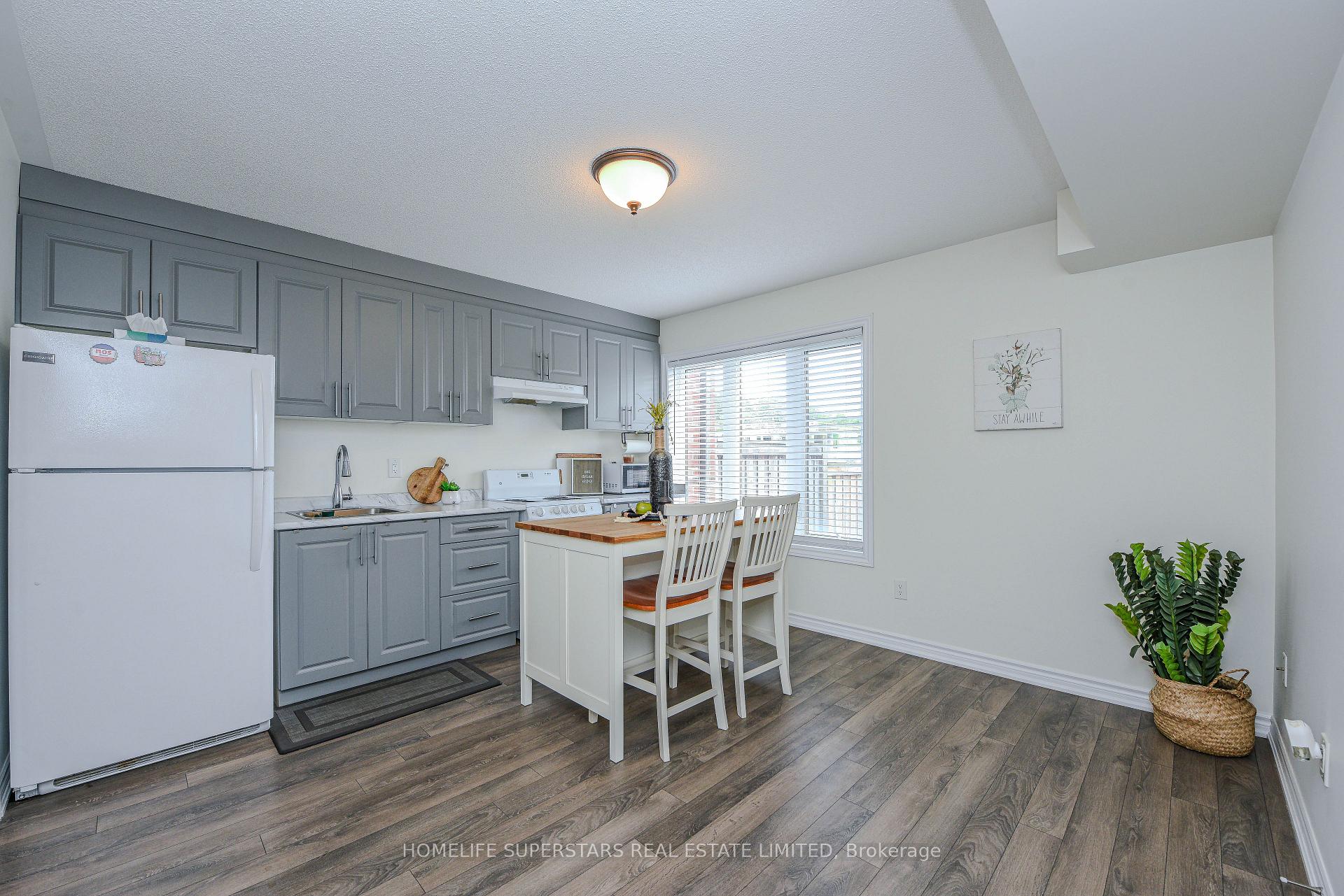 Photo 12 of 6 Kayak Heights, Brampton, Heart Lake East — HOMEH