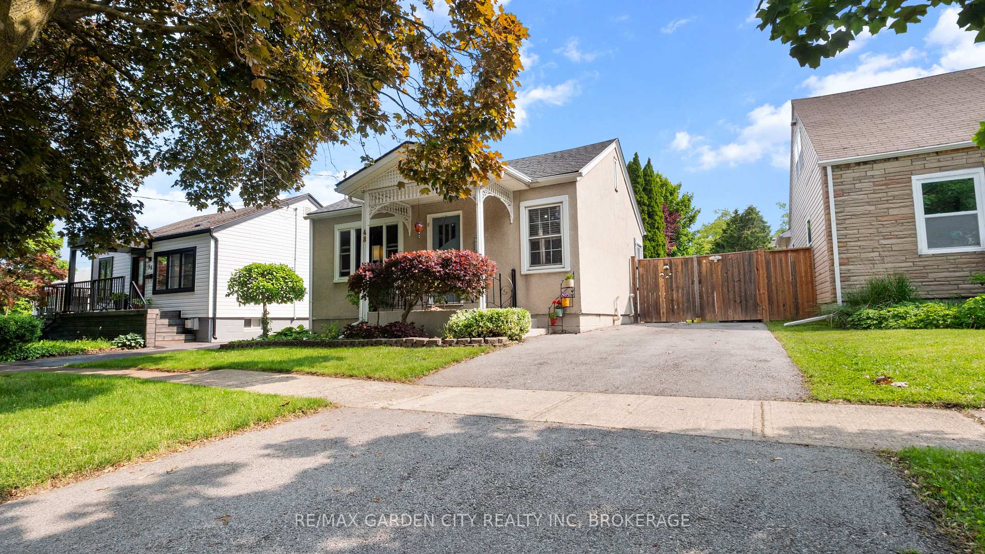 Photo 1 of 48 Doncaster Boulevard NW, St. Catharines, Fairview — HOMEH