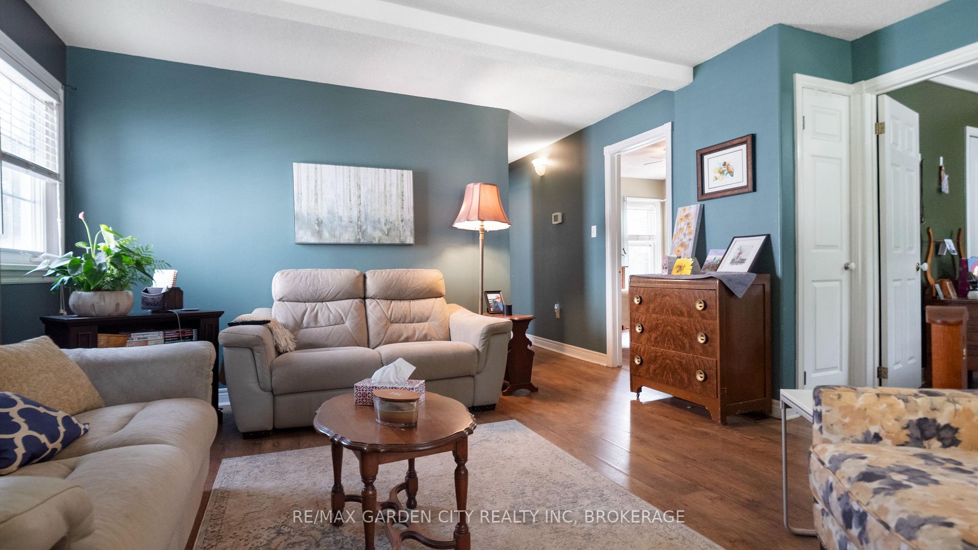 Photo 10 of 48 Doncaster Boulevard NW, St. Catharines, Fairview — HOMEH
