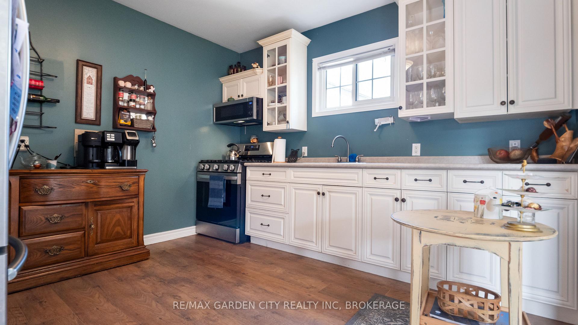 Photo 13 of 48 Doncaster Boulevard NW, St. Catharines, Fairview — HOMEH