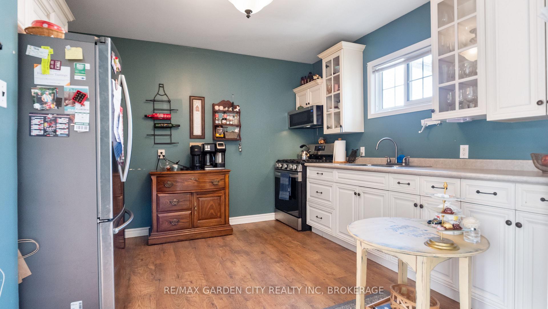 Photo 14 of 48 Doncaster Boulevard NW, St. Catharines, Fairview — HOMEH