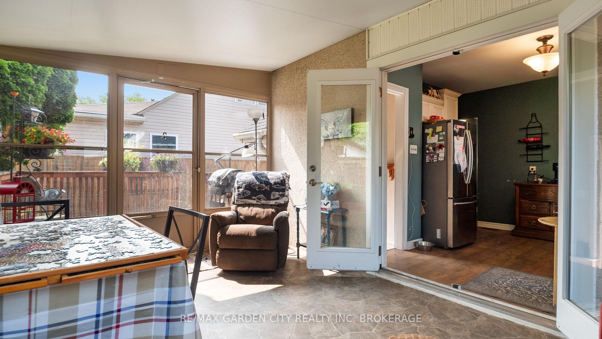 Photo 17 of 48 Doncaster Boulevard NW, St. Catharines, Fairview — HOMEH