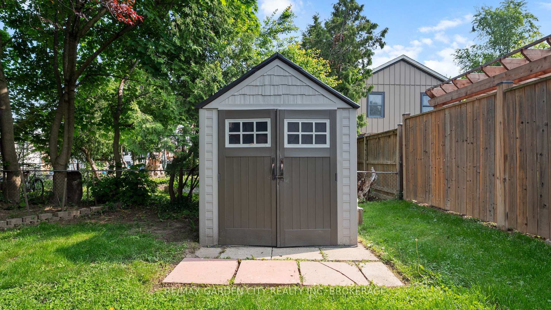 Photo 16 of 48 Doncaster Boulevard NW, St. Catharines, Fairview — HOMEH