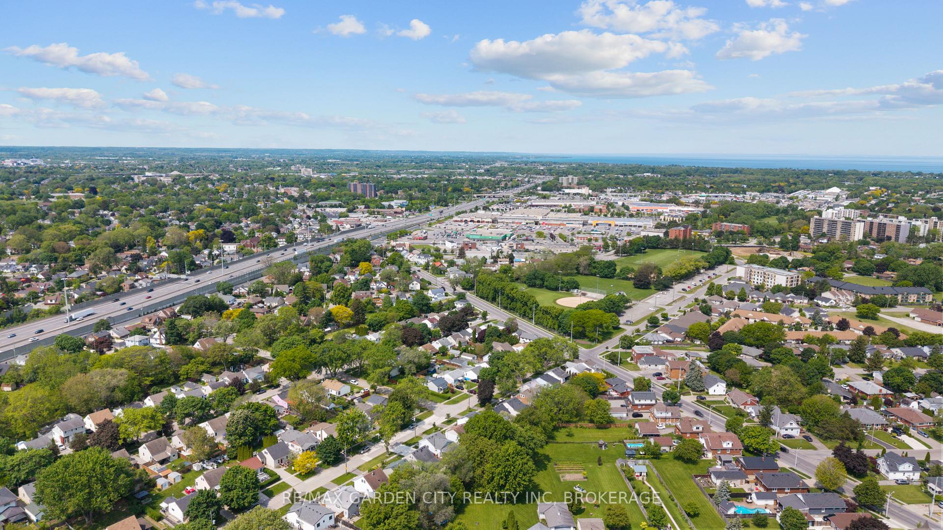Photo 23 of 48 Doncaster Boulevard NW, St. Catharines, Fairview — HOMEH