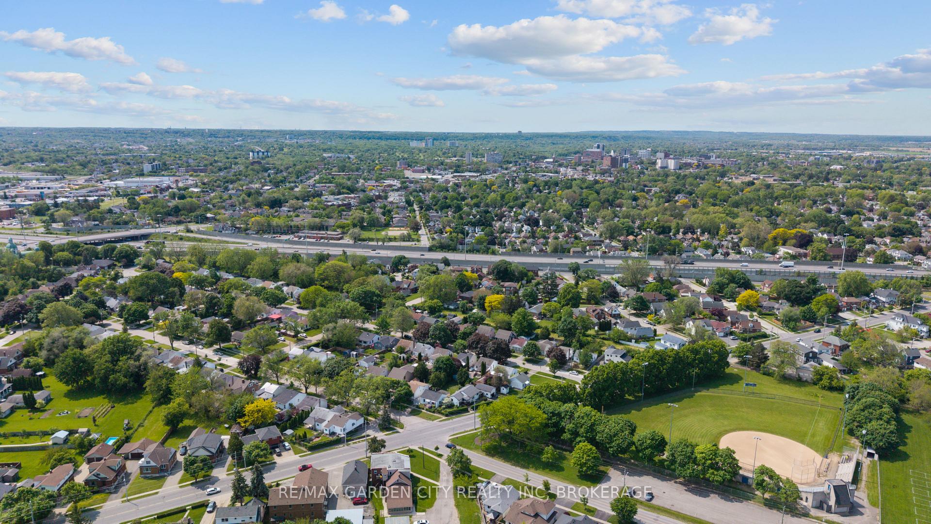 Photo 20 of 48 Doncaster Boulevard NW, St. Catharines, Fairview — HOMEH