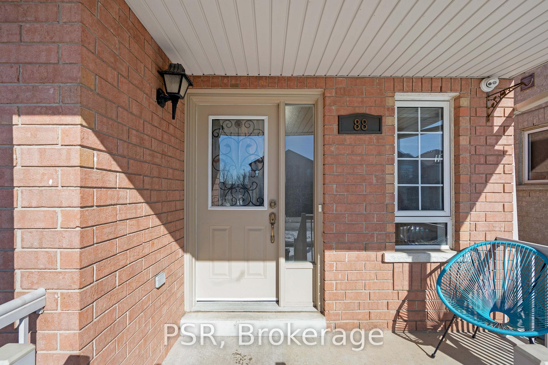 Photo 3 of 88 Canyon Gate Crescent, Vaughan, Rural Vaughan — HOMEH