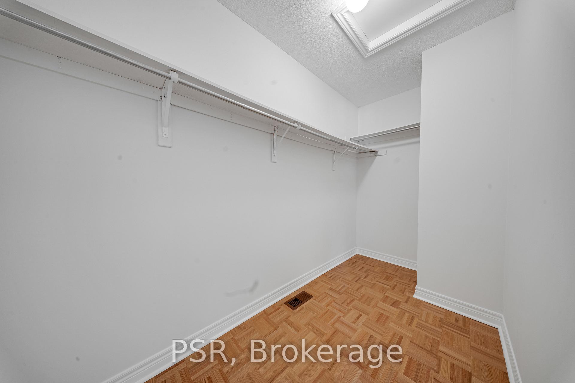 Photo 7 of 88 Canyon Gate Crescent, Vaughan, Rural Vaughan — HOMEH