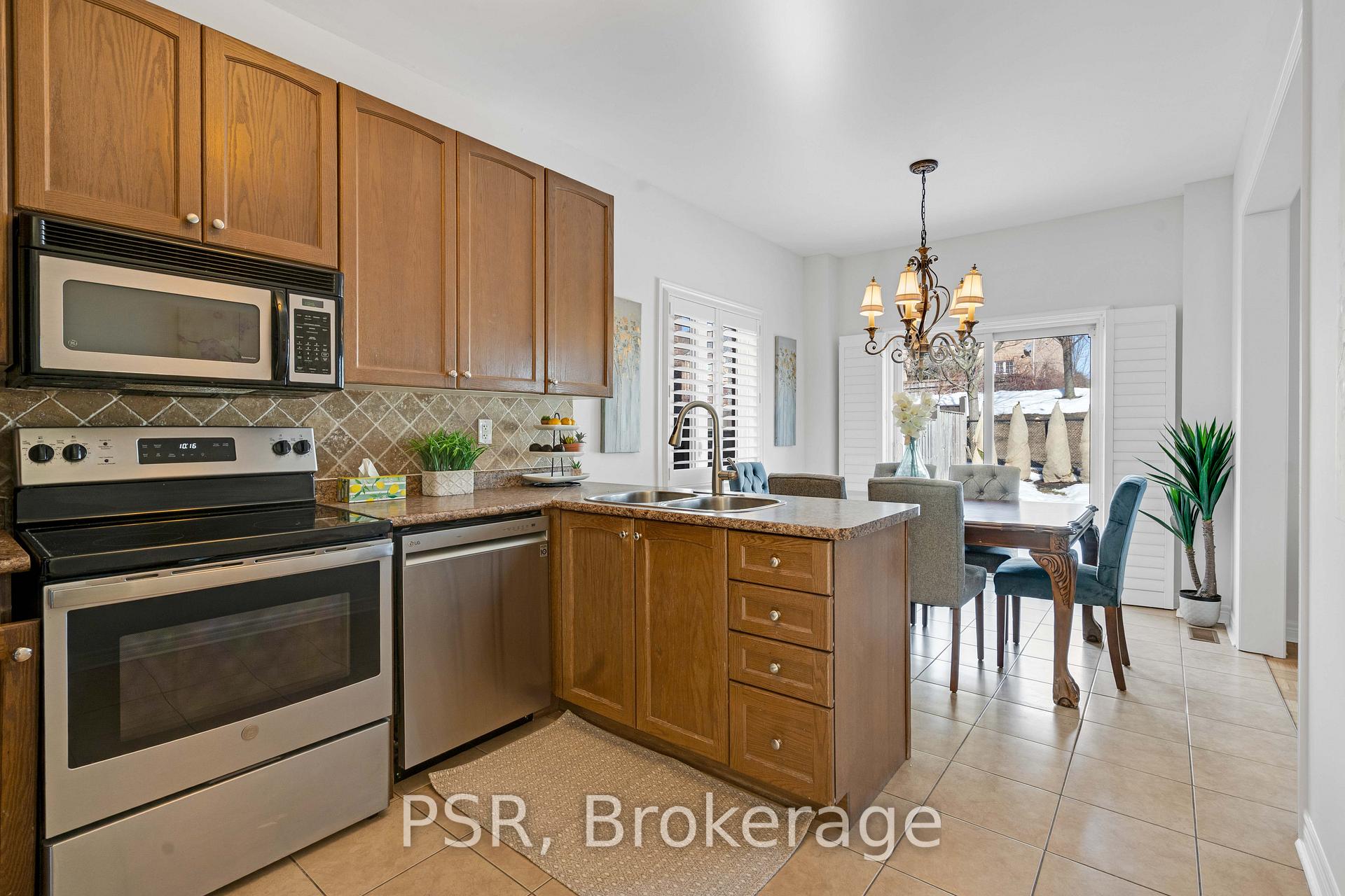 Photo 9 of 88 Canyon Gate Crescent, Vaughan, Rural Vaughan — HOMEH