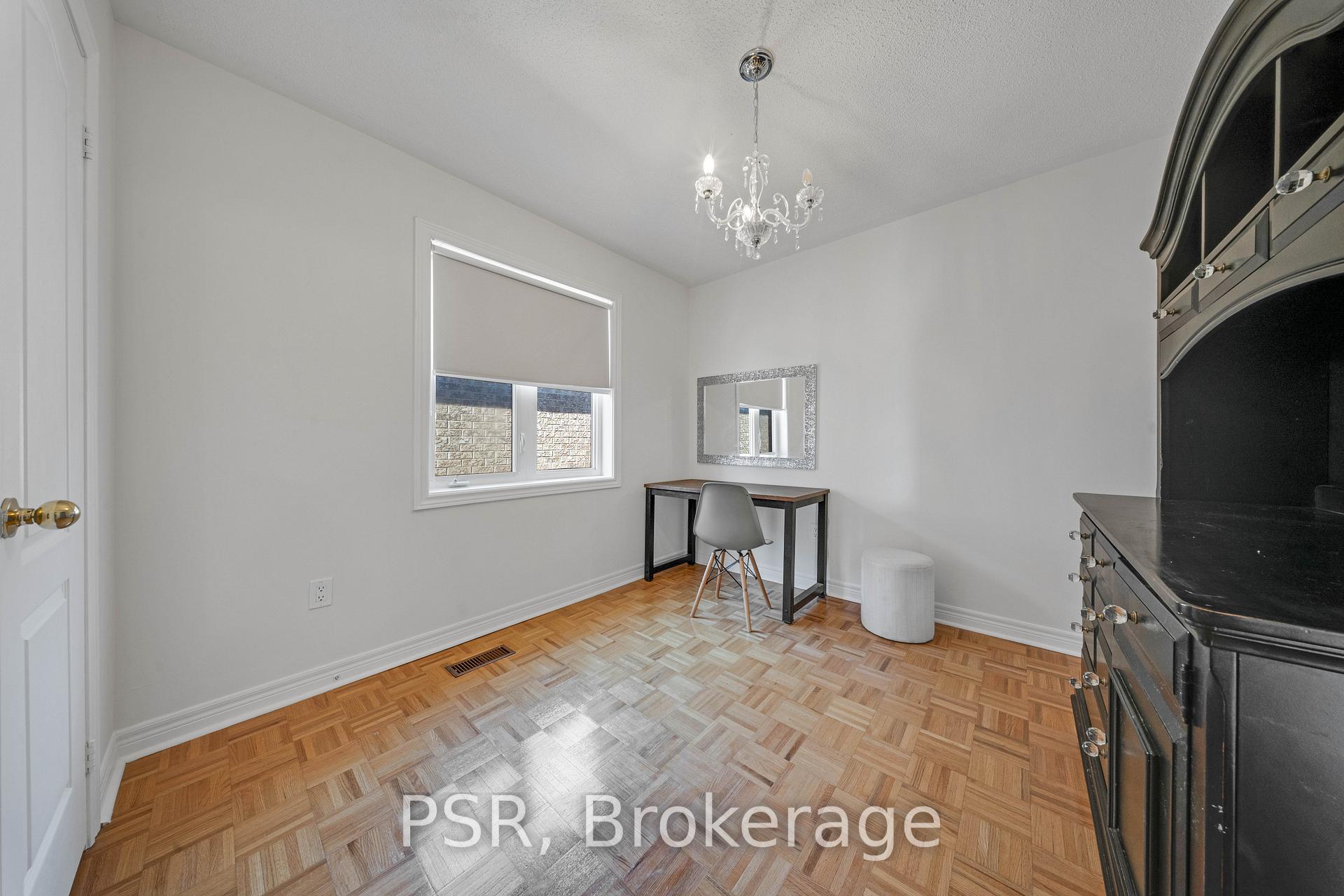 Photo 10 of 88 Canyon Gate Crescent, Vaughan, Rural Vaughan — HOMEH