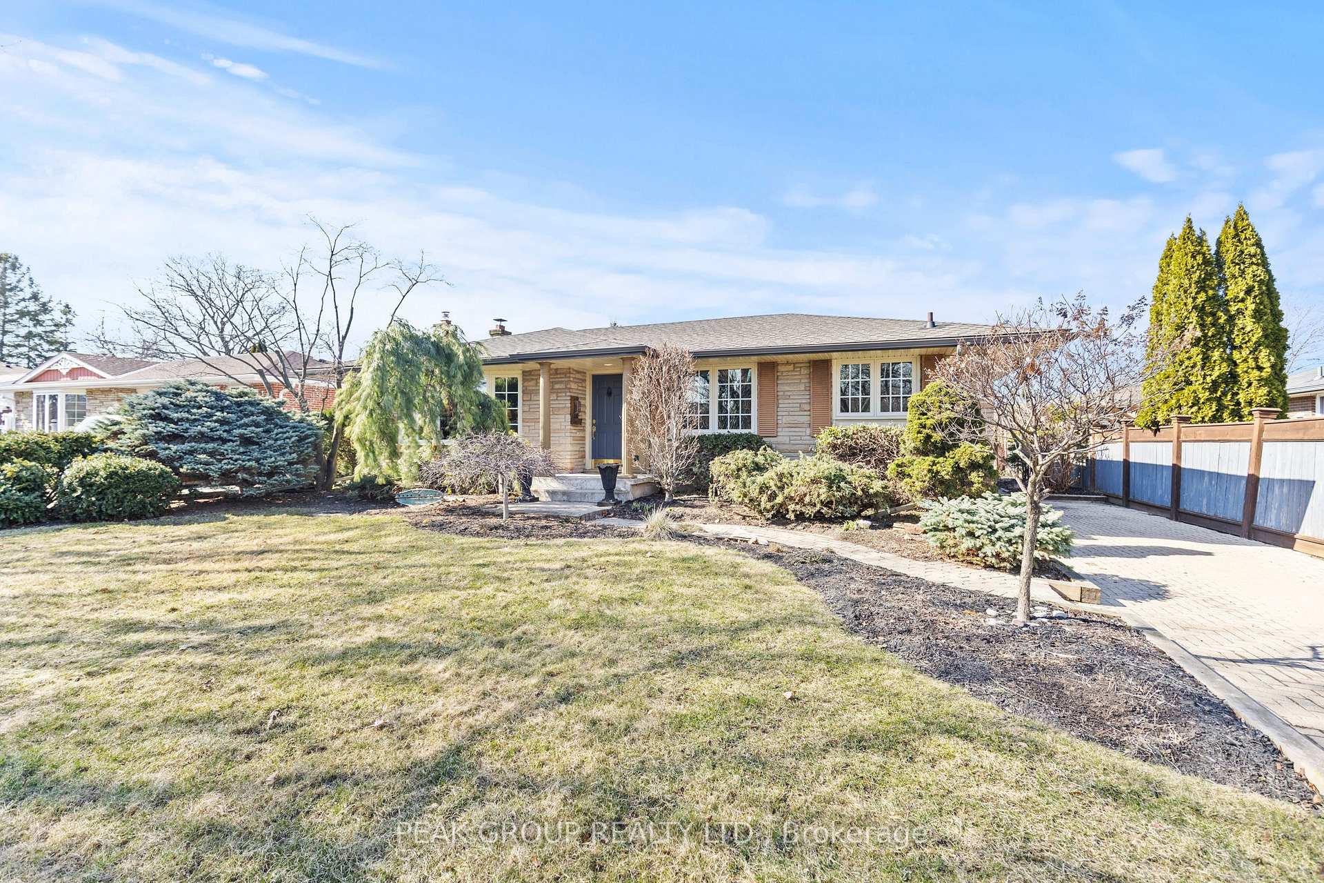 Photo 2 of 17 Trelawne Drive, St. Catharines, Vine/Linwell — HOMEH
