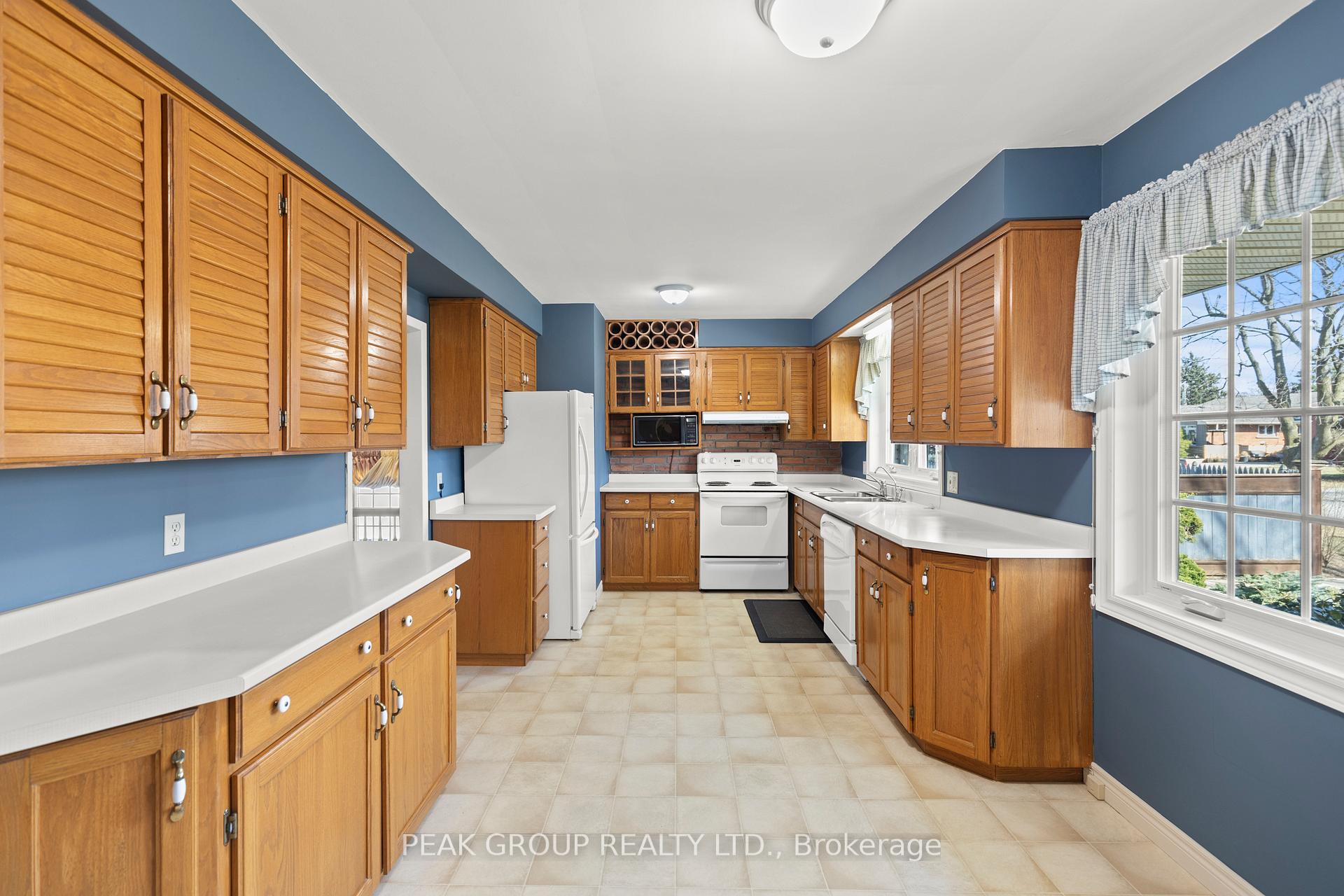 Photo 6 of 17 Trelawne Drive, St. Catharines, Vine/Linwell — HOMEH