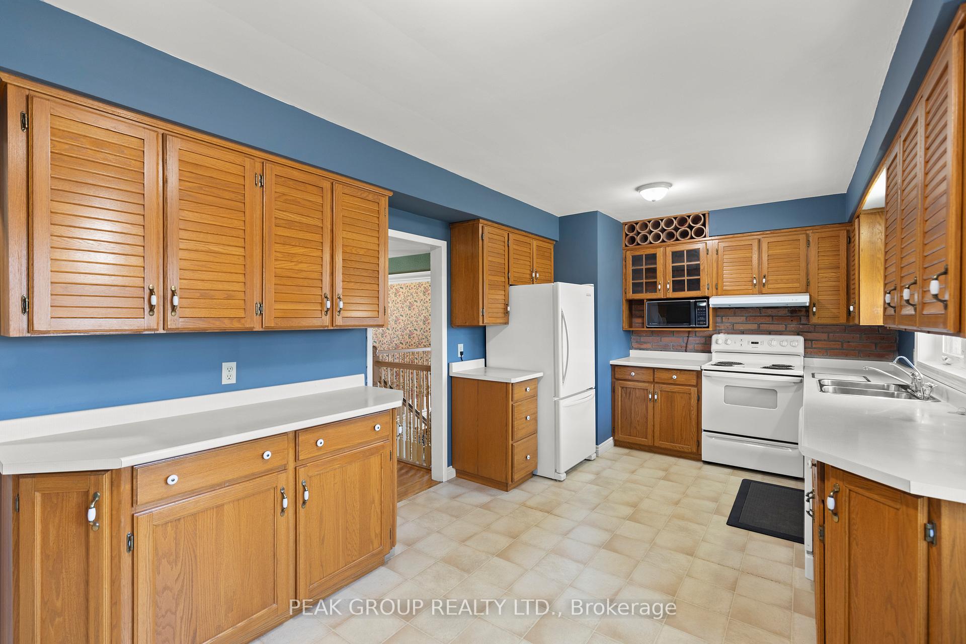 Photo 8 of 17 Trelawne Drive, St. Catharines, Vine/Linwell — HOMEH