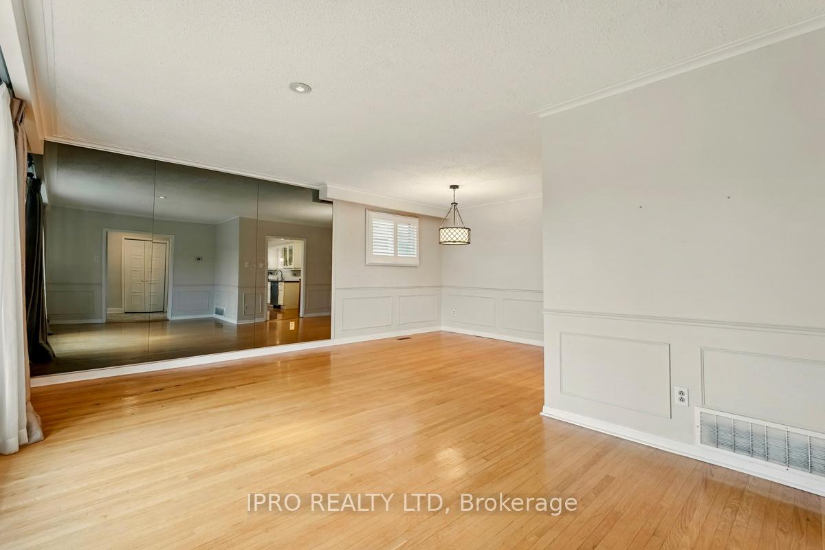 Photo 9 of 27 Caldwell Crescent, Brampton, Brampton East — HOMEH