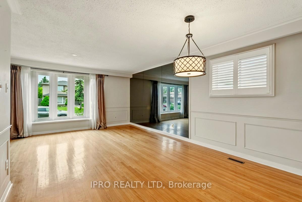 Photo 15 of 27 Caldwell Crescent, Brampton, Brampton East — HOMEH