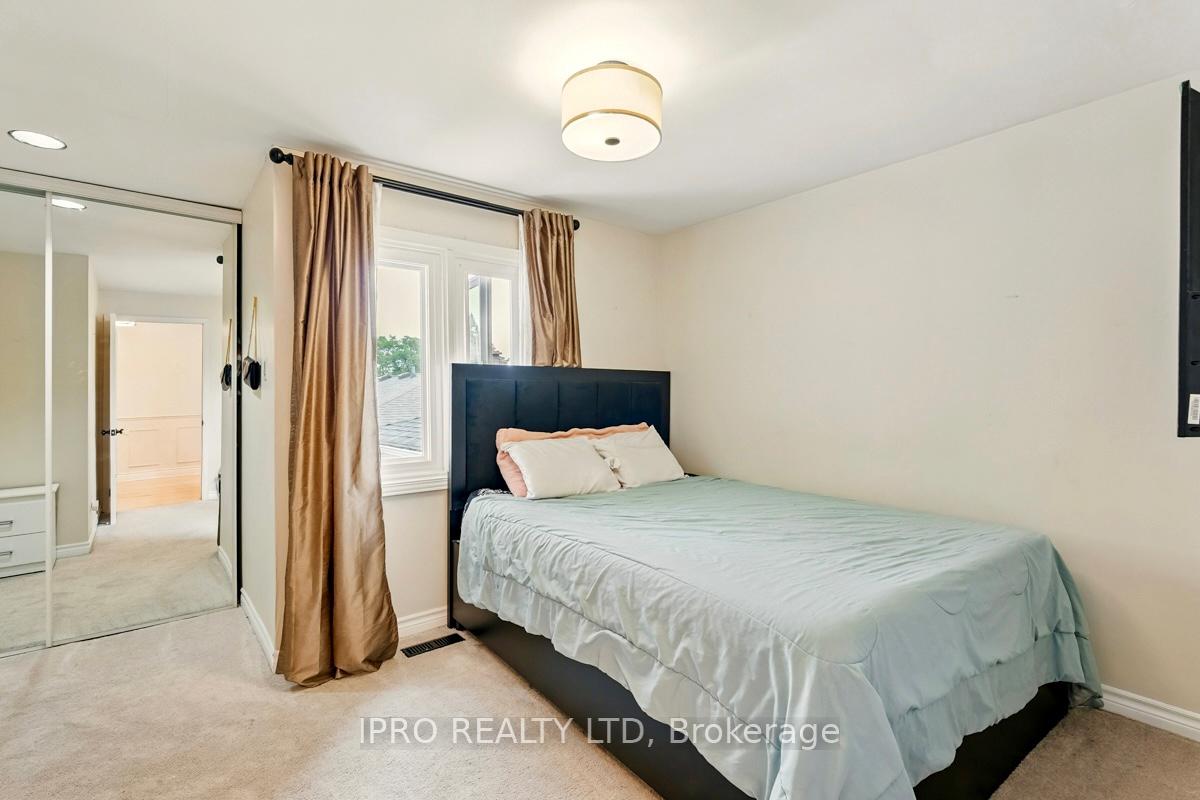 Photo 13 of 27 Caldwell Crescent, Brampton, Brampton East — HOMEH