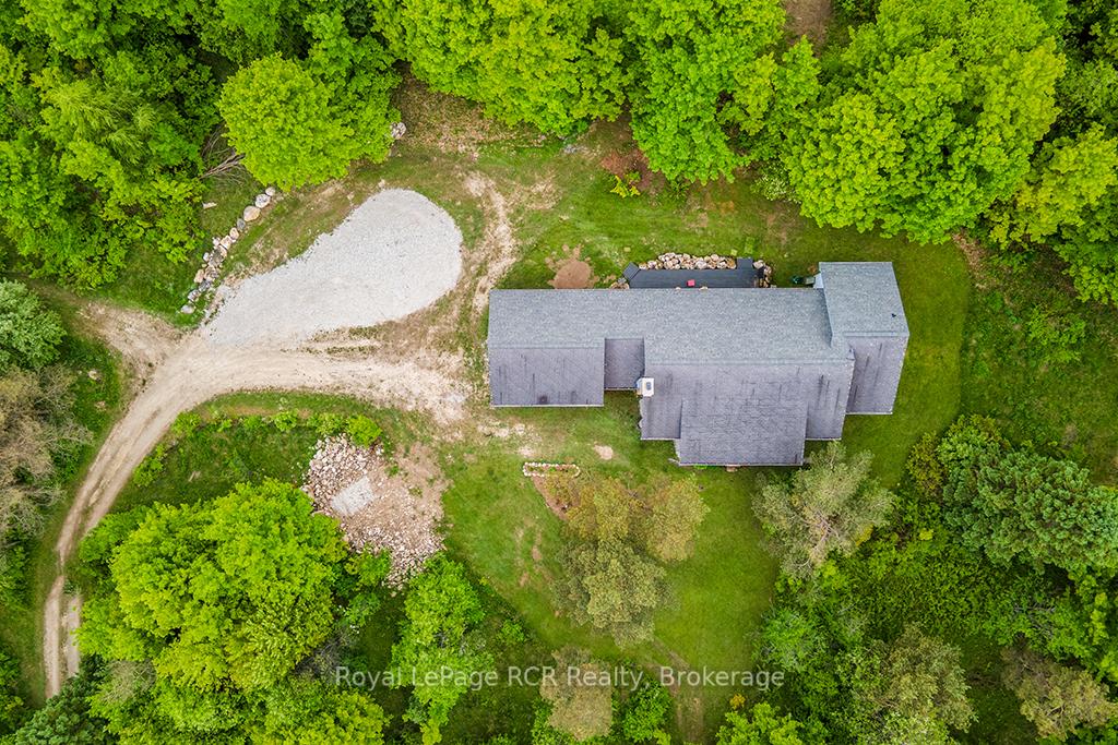 Photo 8 of 796172 East Back Line, Chatsworth — HOMEH