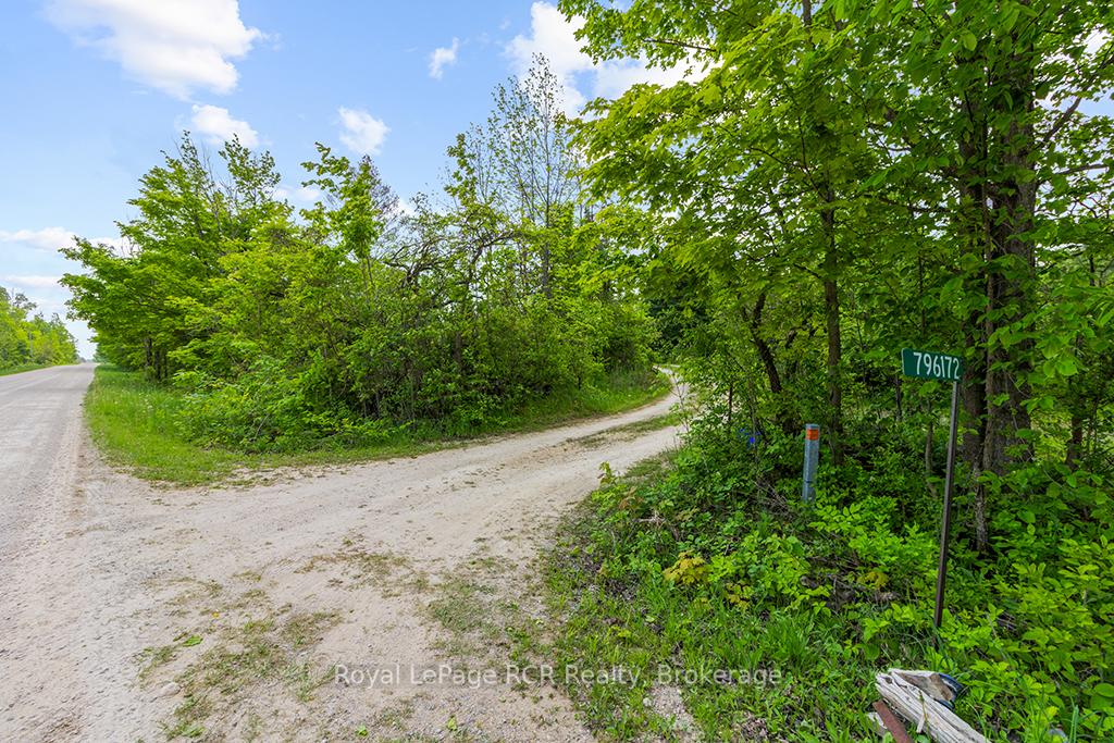 Photo 3 of 796172 East Back Line, Chatsworth — HOMEH