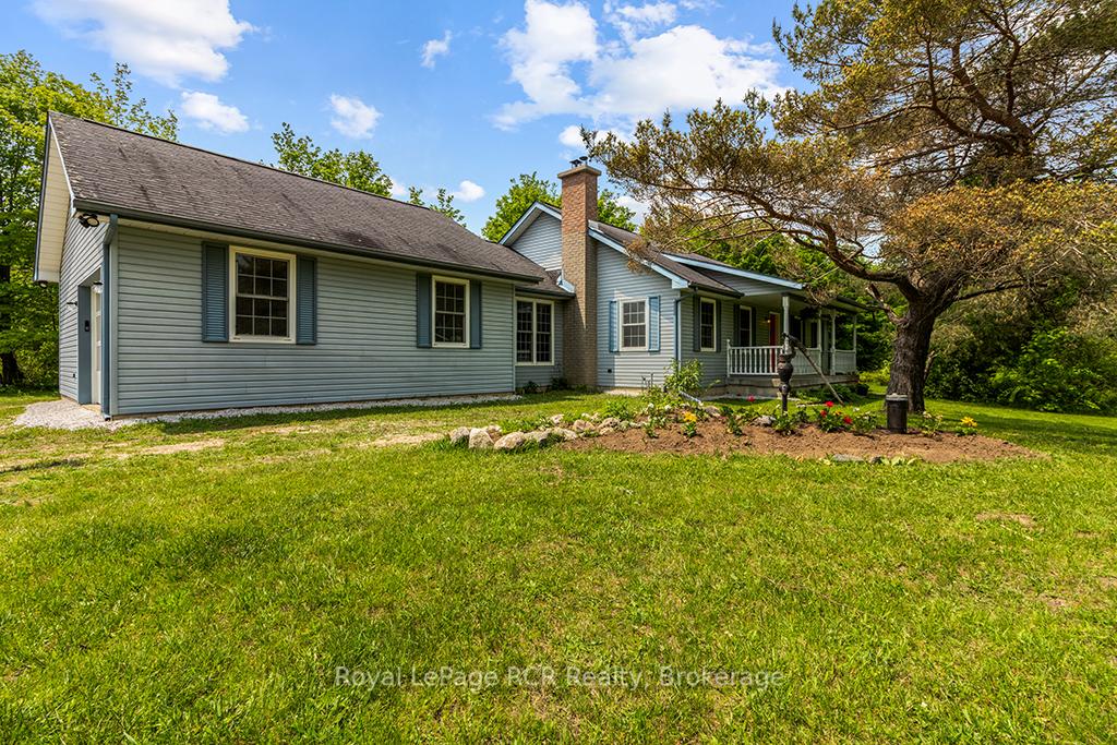 Photo 13 of 796172 East Back Line, Chatsworth — HOMEH