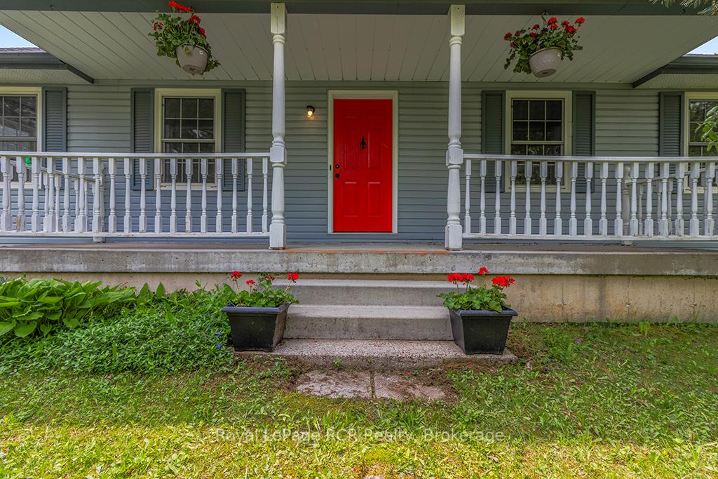 Photo 6 of 796172 East Back Line, Chatsworth — HOMEH
