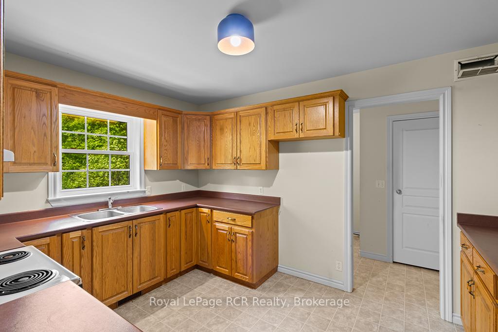 Photo 18 of 796172 East Back Line, Chatsworth — HOMEH