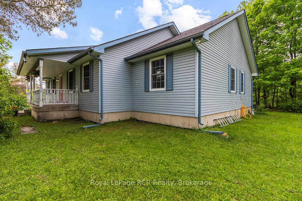 Photo 44 of 796172 East Back Line, Chatsworth — HOMEH