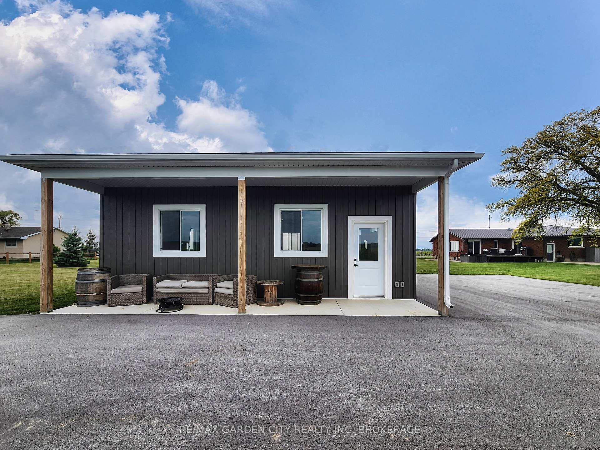 Photo 2 of 2783 Third Street, St. Catharines, Rural Eighth — HOMEH