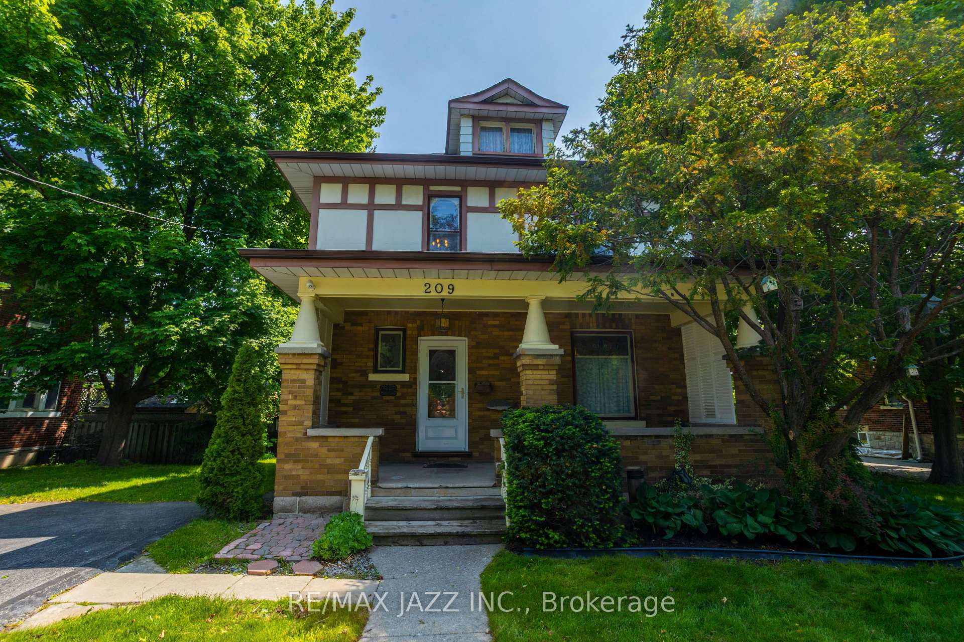 Photo 1 of 209 Byron Street N, Whitby, Downtown Whitby — HOMEH