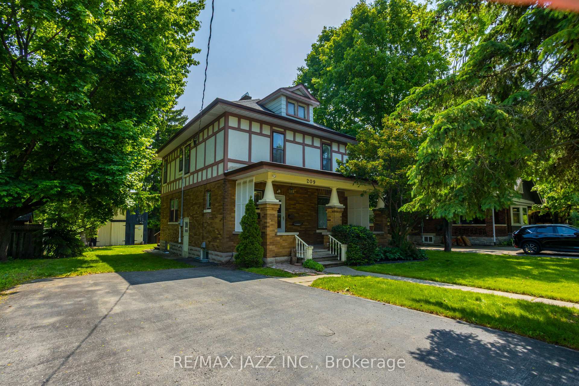 Photo 15 of 209 Byron Street N, Whitby, Downtown Whitby — HOMEH