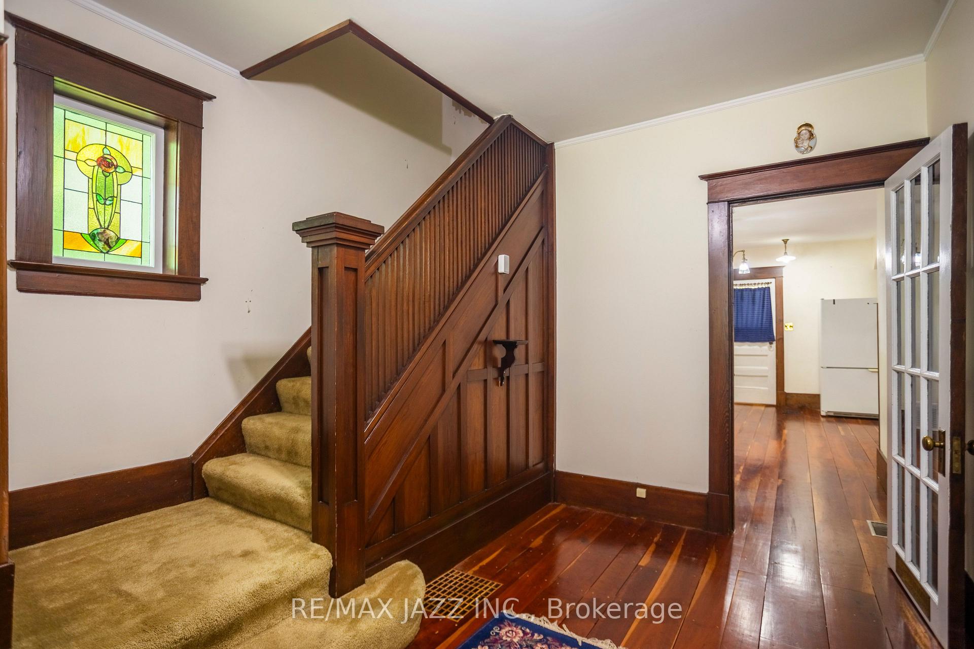 Photo 3 of 209 Byron Street N, Whitby, Downtown Whitby — HOMEH