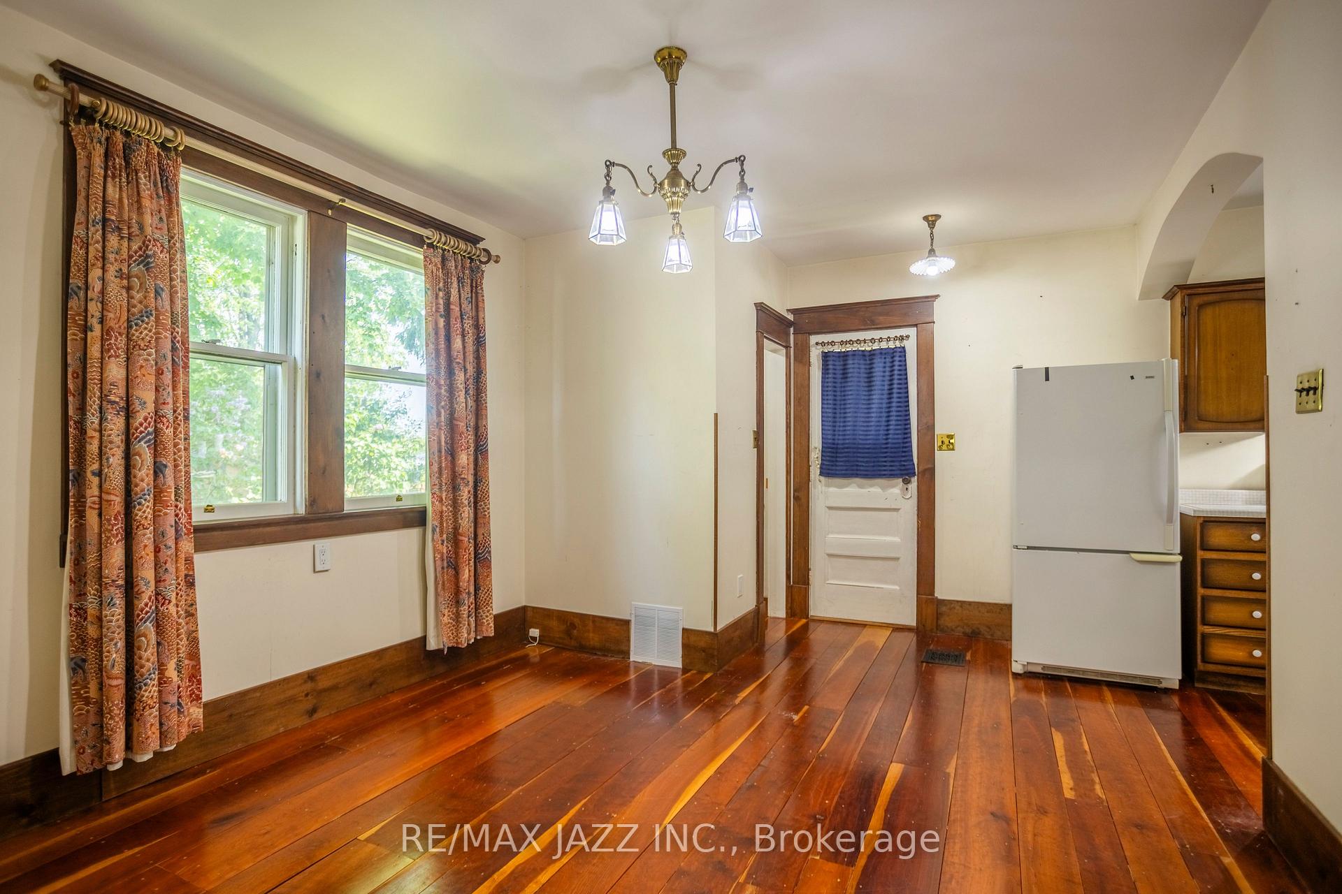 Photo 2 of 209 Byron Street N, Whitby, Downtown Whitby — HOMEH