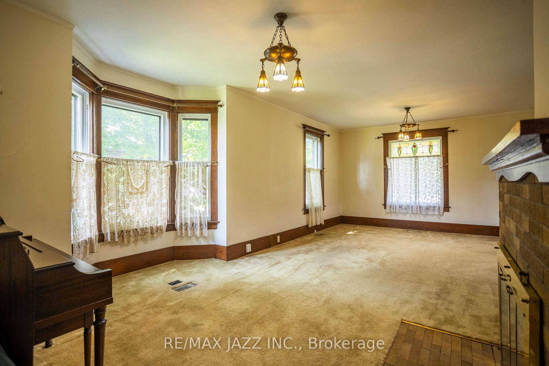 Photo 7 of 209 Byron Street N, Whitby, Downtown Whitby — HOMEH